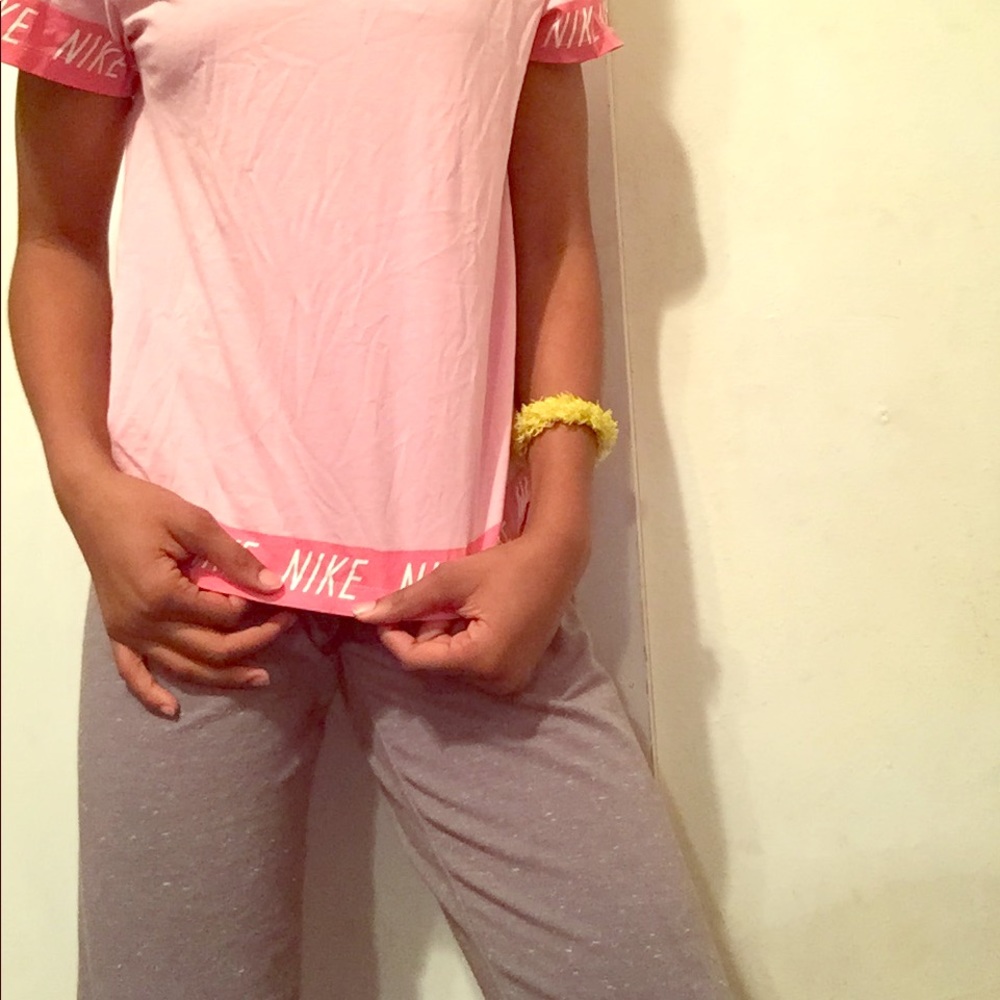 Girls Nike tee